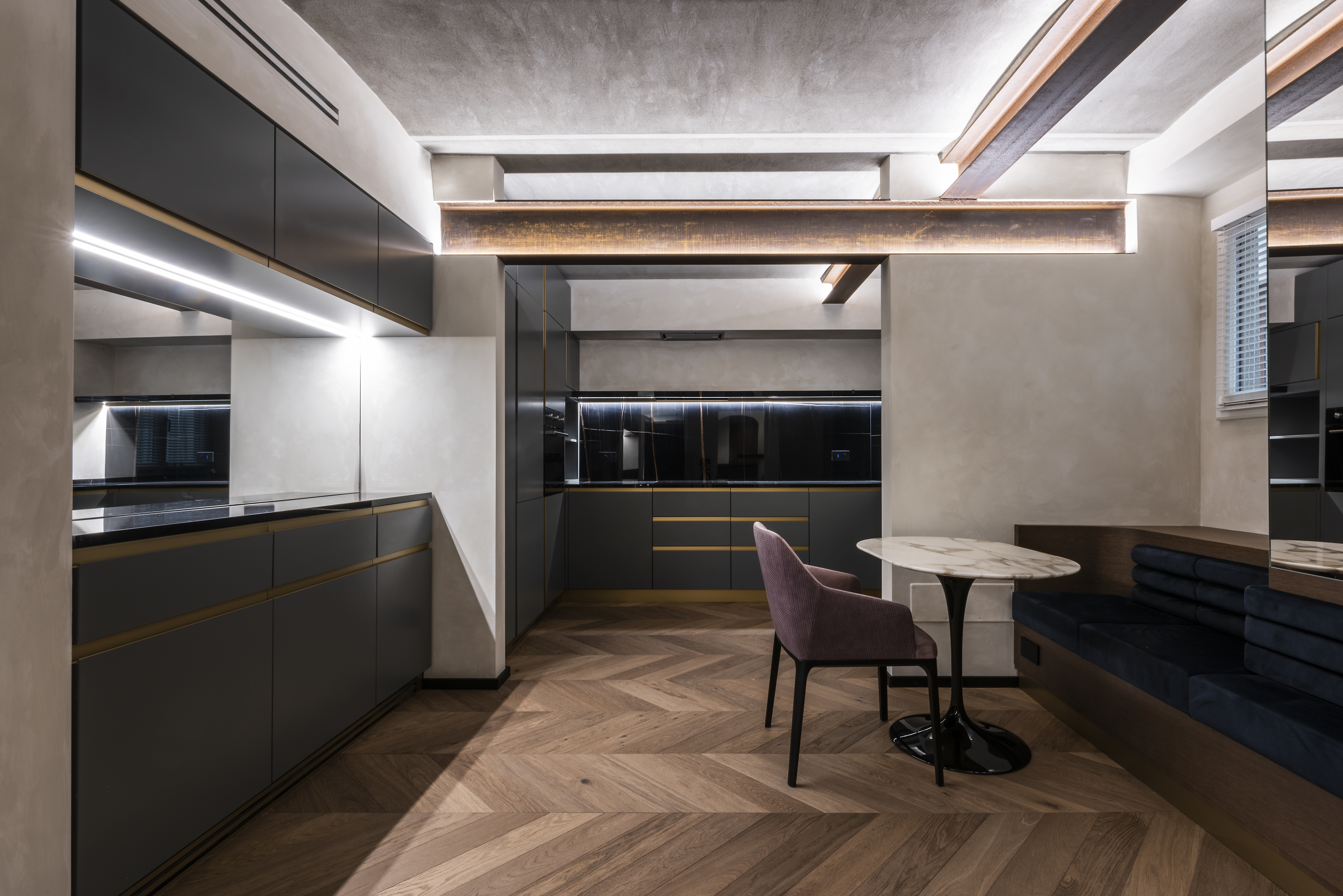 Sala comune boutique hotel · pavimento in resina · arredo custom — STUDIOFORMA