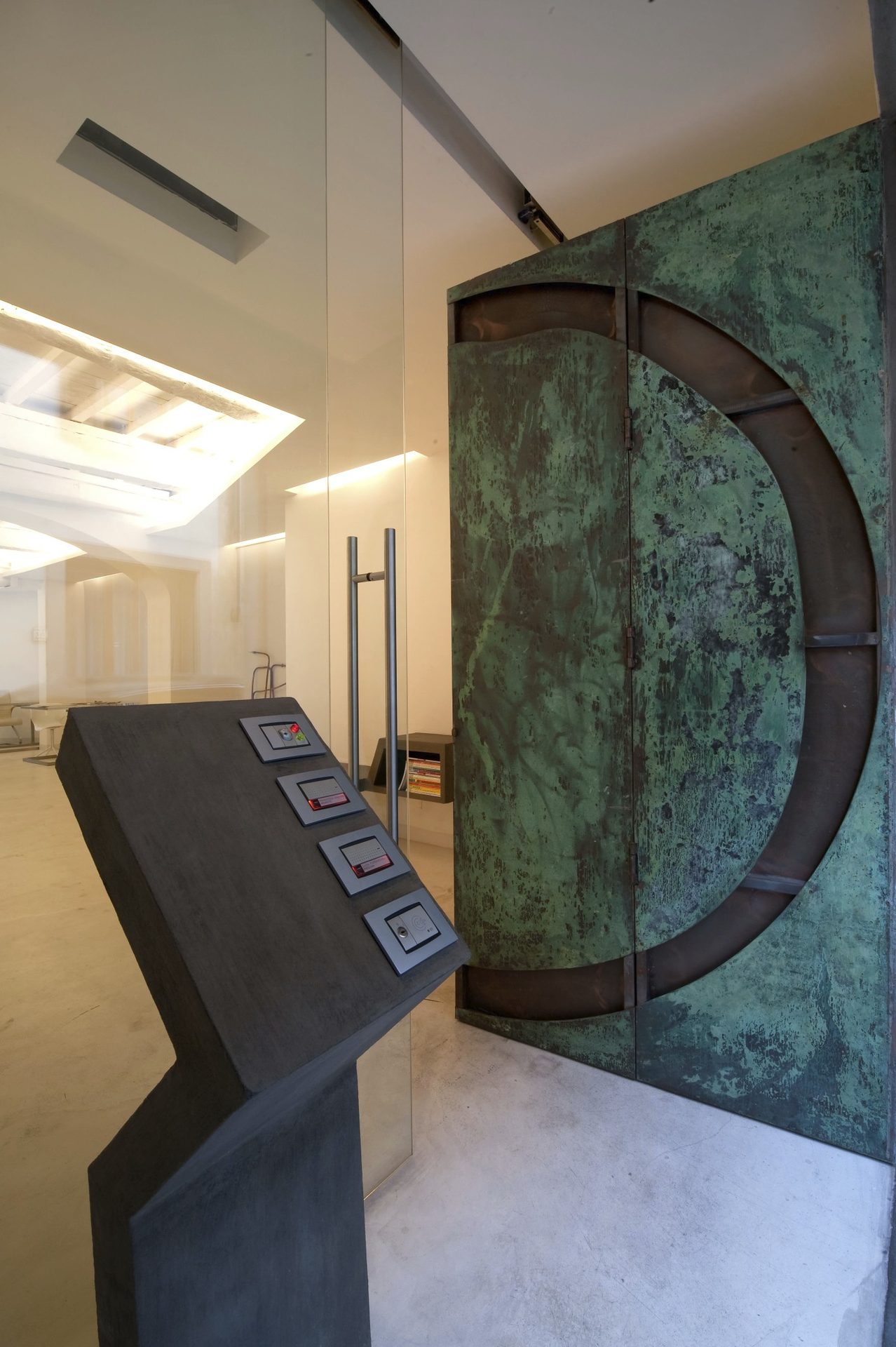 Atelier San Gallo — dettaglio biblioteca tecnica e materioteca