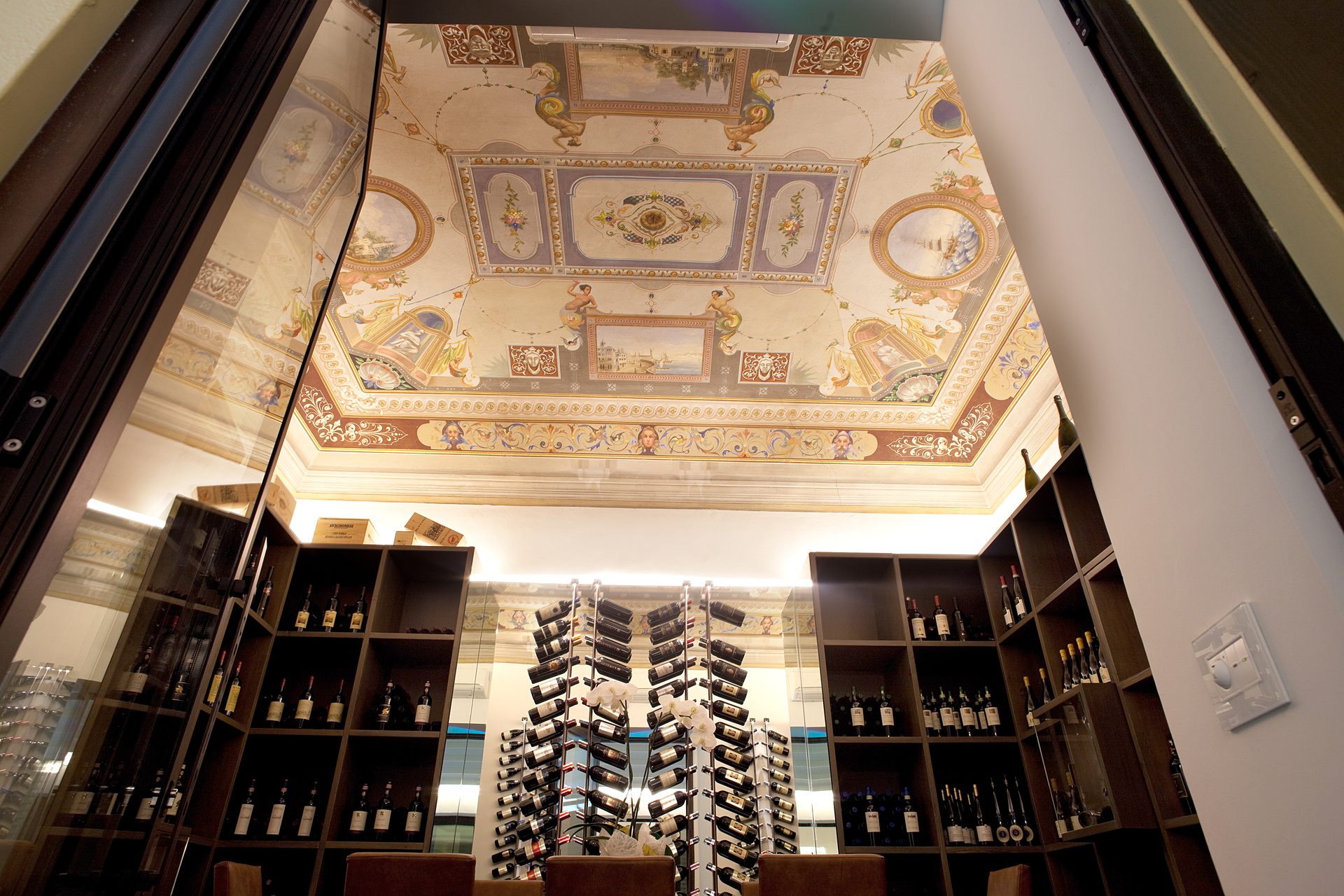 I 4 Amici — dettaglio del soffitto affrescato originale sopra la cantina